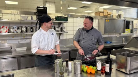 Junior Souschef David Siebertz und Michael Arndt, Küchenchef Maritim Hotel Bonn