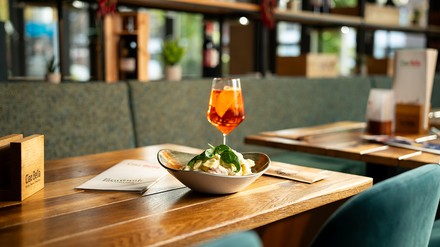 Aperol und Torellini in einem Ciao Bella Restaurant