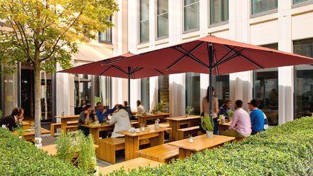 Sonnenschirm Centro bei Hans im Glück in München