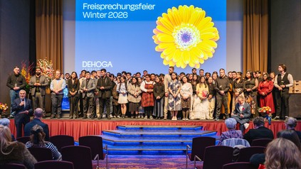 Bernd Aufderheide mit den Absolventen