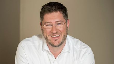 Max C. Luscher, Geschäftsführer