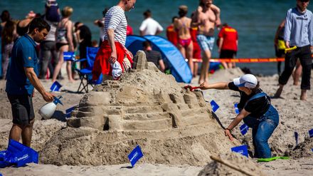 Sandburgen-Wettbewerb am 07.05.2016 am Strand von Boltenhagen (Mecklenburg-Vorpommern)