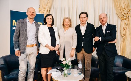 Arno Wohlfahrter, Elisabeth Köstinger, Michaela Reitterer, Heinz Reitbauer und Andrea Weber bei einem Gruppenfoto