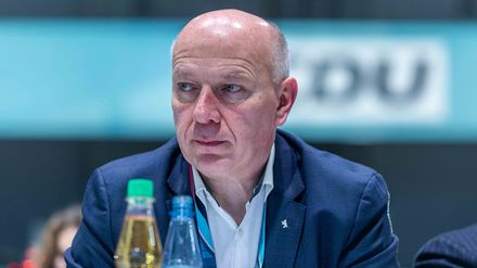 Kai Wegner, Regierender Bürgermeister von Berlin, bei einem Pressetermin