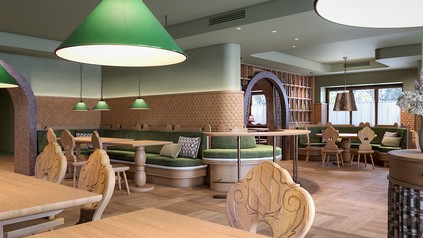 Blick in die neu geschaffene Isarstube im Alten Wirt Grünwald mit traditionell geprägter Inneneinrichtung und moderner Gestaltung.