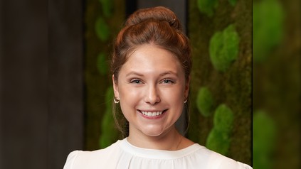 Porträt von Lena Nowack, neue Restaurantleitung des Sternerestaurants Leos by Stephan Brandl