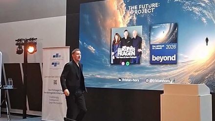 Zukunftsforscher Tristan Horx spricht auf der HDV-Frühjahrstagung 2026 in München über Future Leadership und gesellschaftliche Entwicklungen.