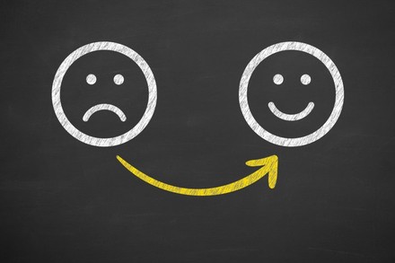 Trauriges Smiley und fröhliches Smiley