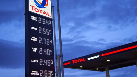 Tankstelle mit Preisen