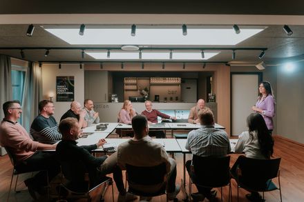 Die Trainingsmodule vermitteln sowohl theoretische als auch praktische Inhalte.