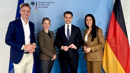 DZG-Vorstandssprecher Dr. Marcel Klinge, DZG-Aufsichtsratsmitglied Alexandra Wolframm, Tourismuskoordinator Dr. Christoph Ploß MdB, und DZG-Aufsichtsratschefin Homeira Amiri