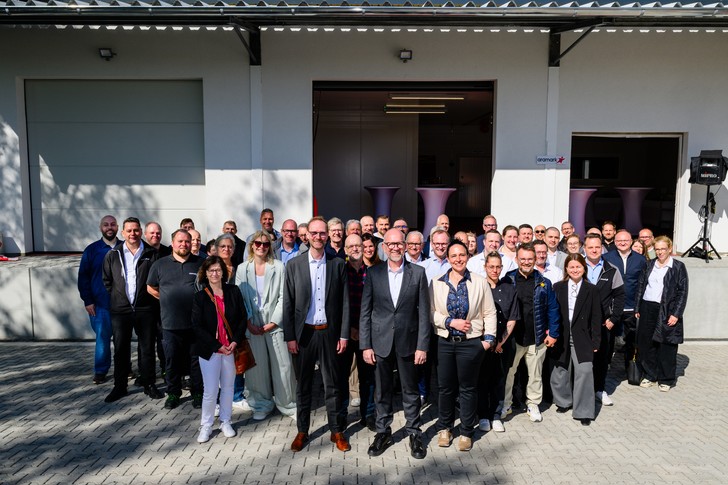 Gäste bei der Eröffnung des F³-Verteilzentrums in Kaiserslautern