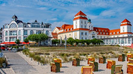 Anlegestelle für Schiffe an der Seebrücke Binz, Strandpromenade, Travel Charme Kurhaus, SPA & Genuss, Kurplatz, Insel Rügen, an der Ostsee, Ostseebad, Postkarten Landschaft