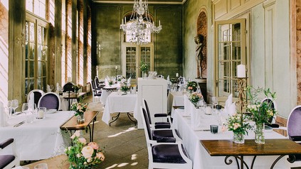 Innenraum des Restaurants Atelier Sanssouci in der Villa Sorgenfrei in Radebeul
