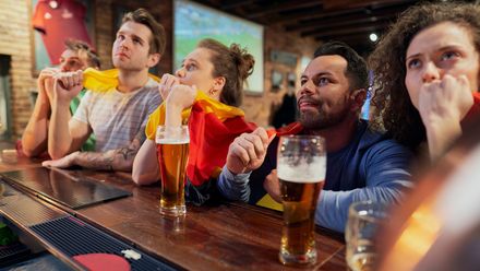 Public-Viewing in einer Kneipe