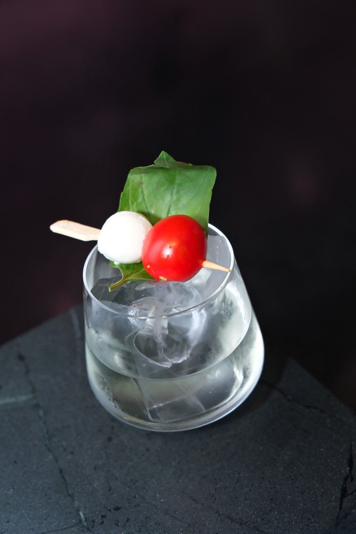 Kreation aus Tomate und Grapefruit Punch