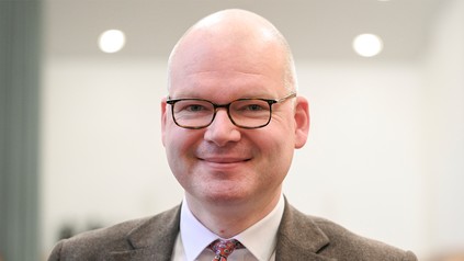 Porträt des Berliner Bezirksstadtrats Tim Richter