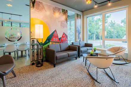 Lobby des B&B Hotel Memmingen