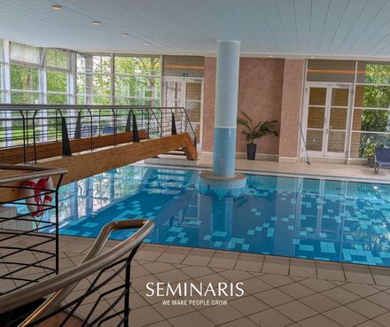 Pool eines der Seminaris Hotels