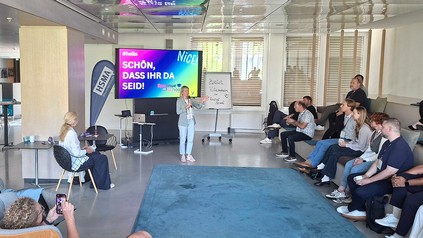 Anna Heuer eröffnet die HSMA Revenue School 2026 im Motel One Campus München.