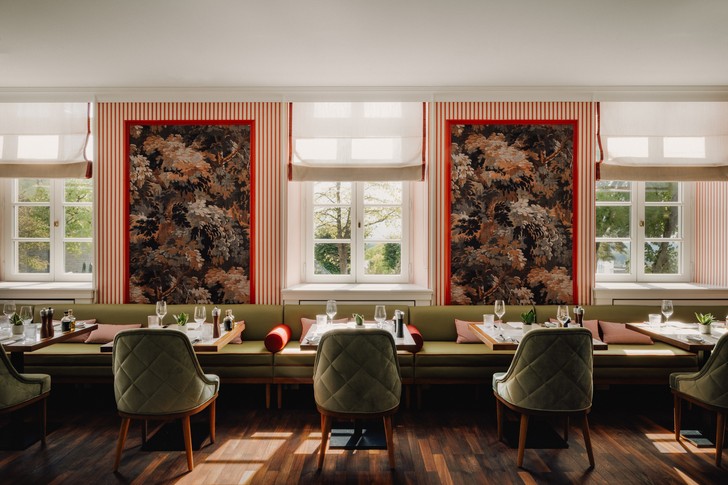 Gästebereich der Enoteca im Althoff Grandhotel Schloss Bensberg