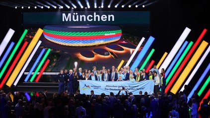 Münchner Delegation auf der Bühne nach der Entscheidung über den deutschen Olympia-Bewerber in Baden-Baden