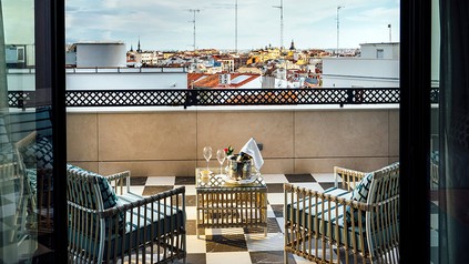 Ausblick vom Hotelzimmer auf Terrasse