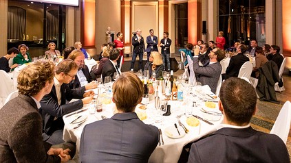 Eine großes Catering in einem Museumssaal