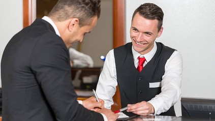 Eine Hotelrezeption