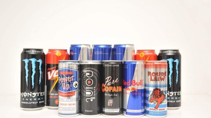 Diverse Energy Drinks in Dosen