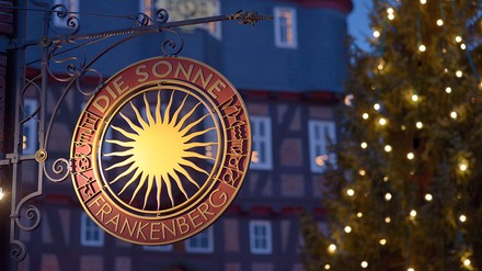 Schild vor dem Hotel Die Sonne Frankenberg