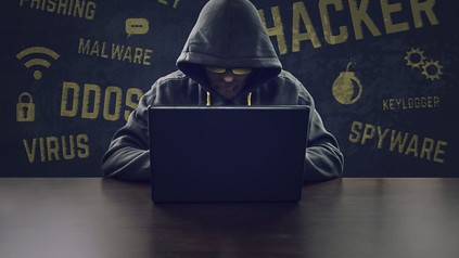 Hacker vor Laptop