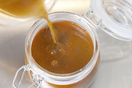 Rinderbrühe im Einmachglas