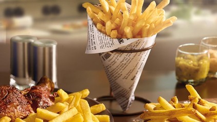 Pommes auf Teller