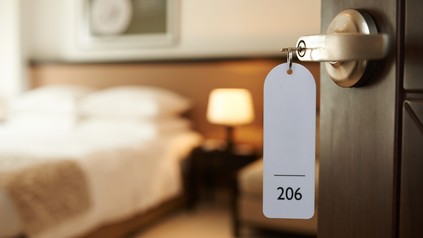 Blick von der Tür ins Hotelzimmer