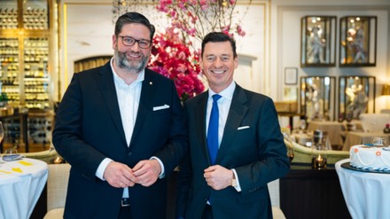 Frist naht – wann verfällt mein Resturlaub? Das Bundesurlaubsgesetz regelt, dass ein Arbeitnehmer seinen Urlaub in dem Kalenderjahr nehmen muss, in dem er anfällt. Es gibt jedoch auch Ausnahmen, bei denen Urlaubstage ins neue Jahr übertragen werden können. Auch dieses Jahr wurden coronabedingt viele Urlaubspläne über den Haufen geworfen. Für viele Arbeitnehmer und Arbeitnehmerinnen war das Grund genug, die wertvollen Urlaubstage erstmal aufzusparen. Einige haben Urlaubstage sogar ins neue Jahr mitgenommen. Für alle Fragen rund um den Urlaub von Arbeitnehmern gibt es das „Bundesurlaubsgesetz“ (BUrlG): Hier steht unter anderem, dass der Urlaub im laufenden Kalenderjahr genommen werden muss. Ist das nicht der Fall, verfällt der Urlaub, erklärt Johannes Schipp, Fachanwalt für Arbeitsrecht. Arbeitgeber müssen darauf hinweisen, dass der Urlaub verfällt, Laut Bundesurlaubsgesetz (Paragraf 7) kann der Urlaub ins nächste Jahr übertragen werden, wenn dringende betriebliche Gründe das rechtfertig