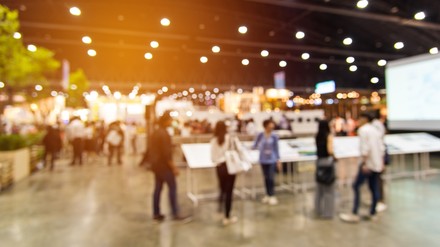 Eine Halle in einer Messe