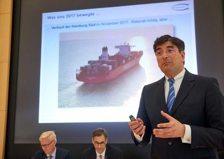 Albert Christmann als Sprecher bei der Bilanz-Pressekonferenz von Dr. Oetker