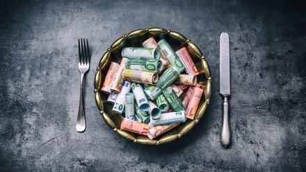 Geld auf einem Tisch