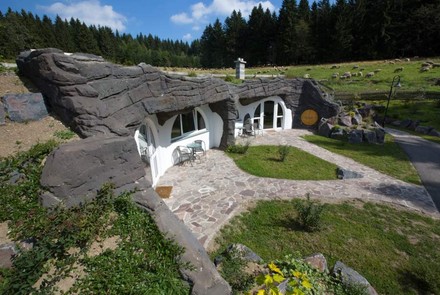 Ein ungewöhnliches Hotel, das an eine Hobbithöhle erinnert