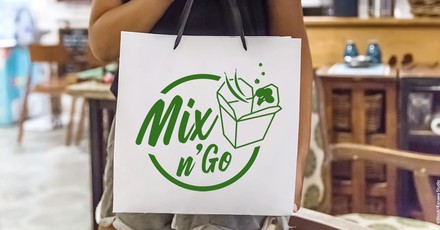 Papiertüte mit Logo von Mix n'Go