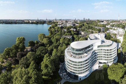 Das Hamburger Fünf-Sterne-Superior-Haus an der Alster von außen