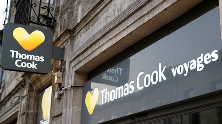 Außenansicht eines Thomas Cook Reisebüros