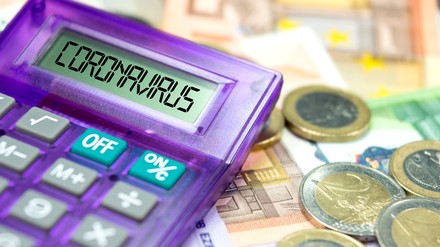 Geld auf einem Tisch