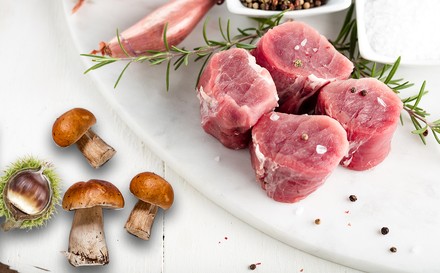 Ein Schweinefilet auf einem Teller