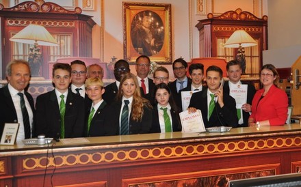 Die Neo-Concierges nach ihrem erfolgreichen Abschluss