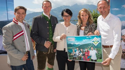 Leo Bauernberger, Mag. Renate Ecker, Petra Nocker-Schwarzenbacher, Mag. Georg Segl und Hans Peter Oberhuber unterstützen die Team4U Initiative