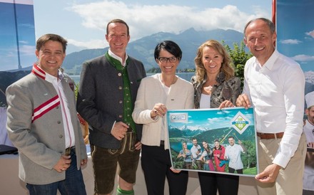 Leo Bauernberger, Mag. Renate Ecker, Petra Nocker-Schwarzenbacher, Mag. Georg Segl und Hans Peter Oberhuber unterstützen die Team4U Initiative