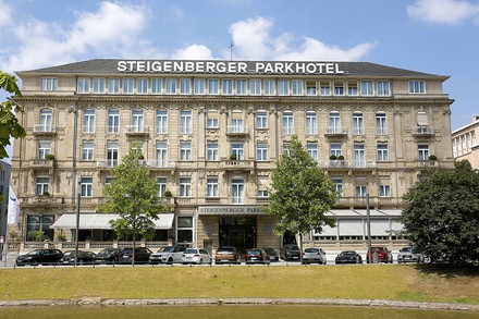 Das Steigenberger Parkhotel von aussen