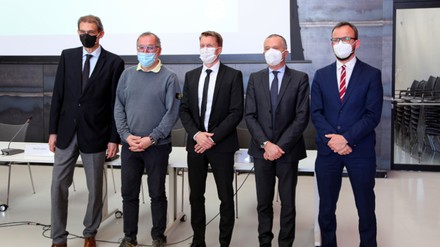 v.l.n.r.: Rektor Prof. Paolo Lugli, Norbert Niederkofler, der Direktor des NOI Techparks Ulrich Stofner, Dekan Prof. Marco Gobbetti und Studiengangsleiter Prof. Emanuele Boselli. (Foto: © unibz)